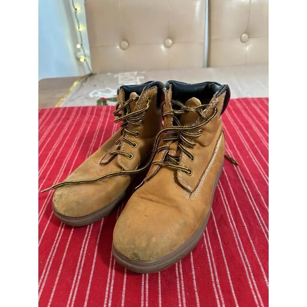 Kids size 3M Boots